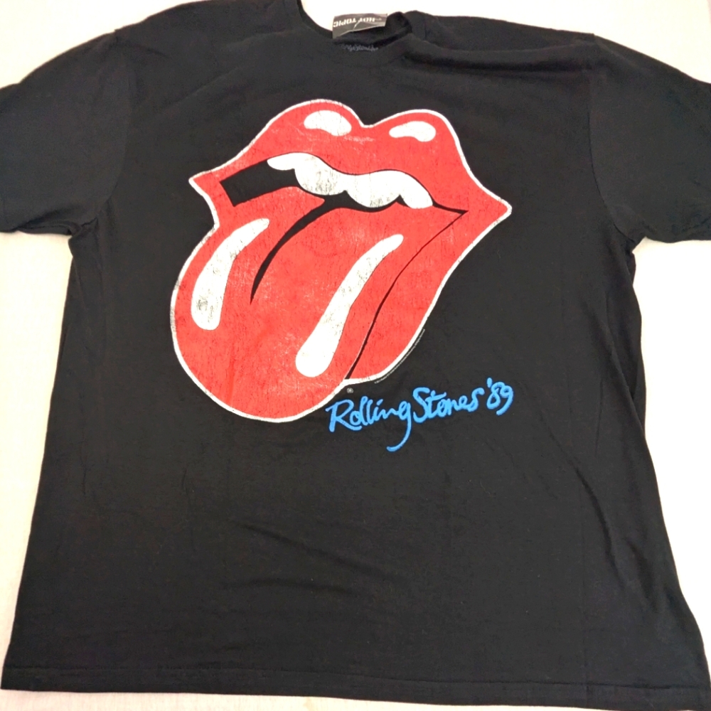 the Rolling Stones NWT LIP LOGO ON Front 2X Unisex